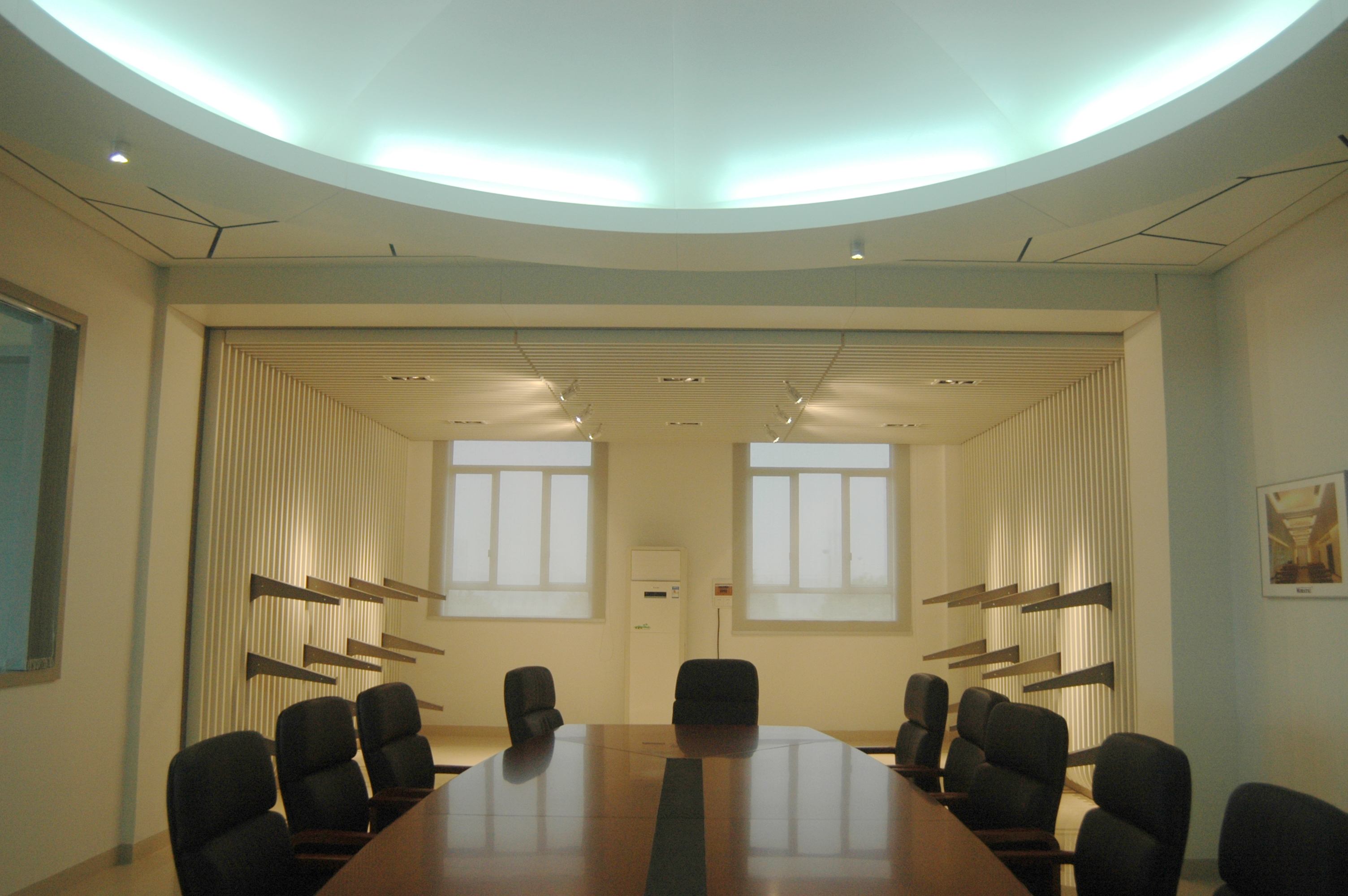 Kirii San Shui modern conference room with ceiling systems